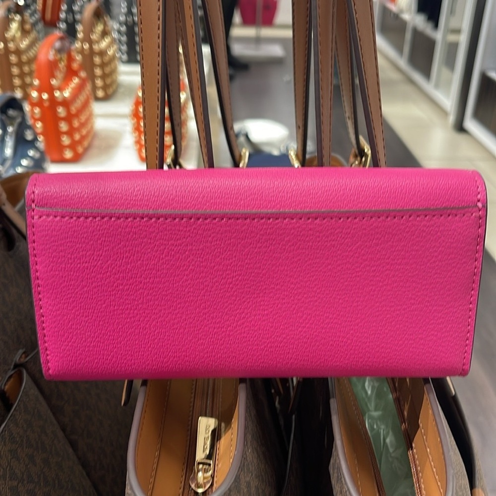 Michael Kors Hamilton Large Leather Flap Continental Wallet
Dragonfruit
NWT - Picture 2 of 16
